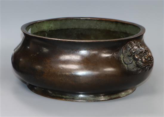 A large Chinese bronze gui censer Diameter 18cm at rim, height 9cm